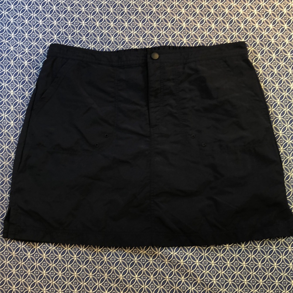 Lands End swim / sports athletic skirt with shorts- navy blue nylon - size 6